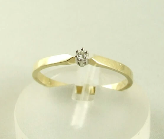Gouden ring met diamant Gouden ring met diamant
