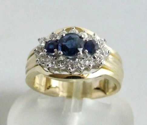Geel gouden ring met saffier en briljanten
