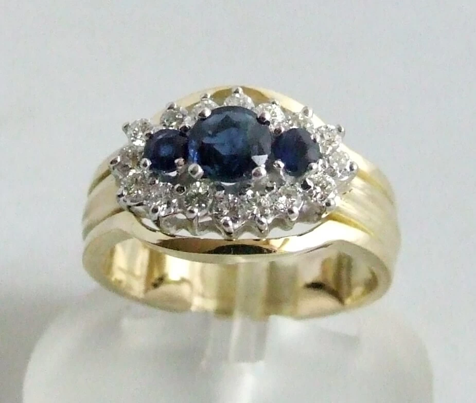 Geel gouden ring met saffier en briljanten