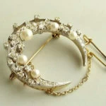 Bicolor broche met parels en diamanten Bicolor broche met parels en diamanten