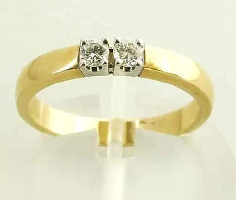 Bicolor ring met 2 diamanten