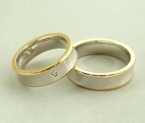 Bicolor trouwringen met diamant