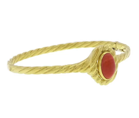 Geel gouden armband met bloedkoraal