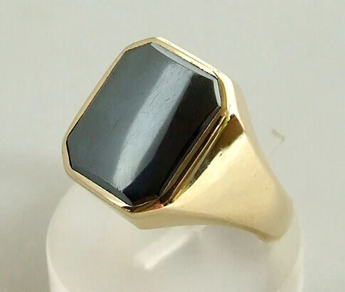 Geel gouden ring met hematiet