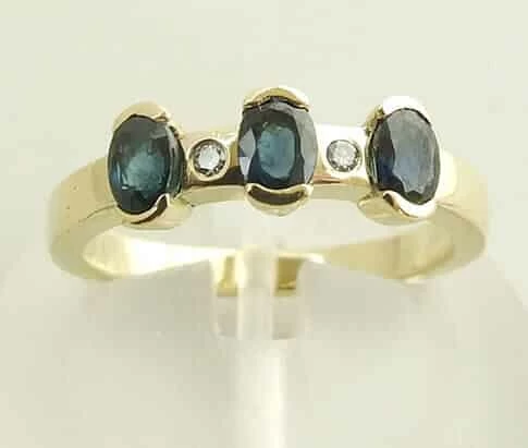Gouden diamanten en saffieren ring