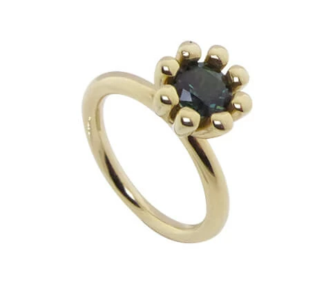 Gouden ring met groene saffier