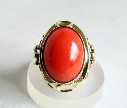 Occasion geel gouden ring met bloedkoraal