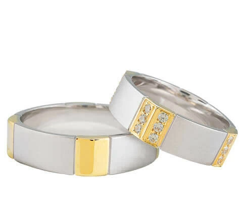 Bicolor trouwringen met 24 diamanten