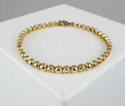 Geel gouden tennisarmband met diamanten