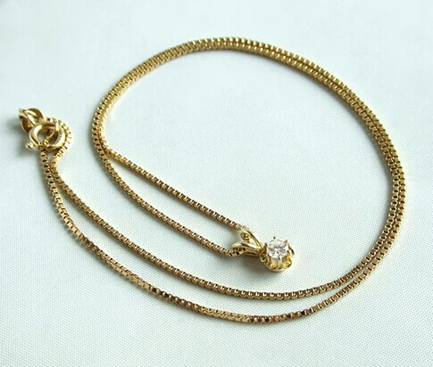 Gouden collier en diamanten hanger