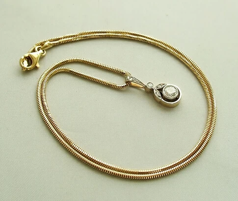 Gouden collier met diamanten art deco hanger