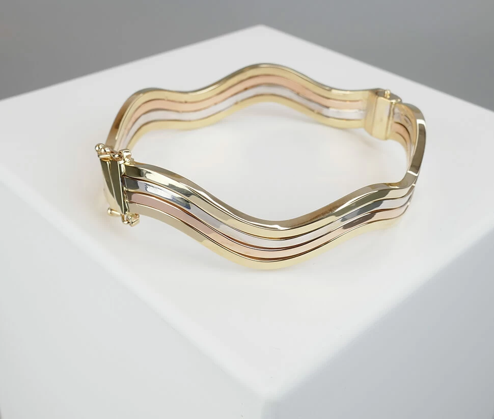 Gouden tricolor slavenarmband golvend model