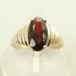Occasion geel gouden ring met granaat