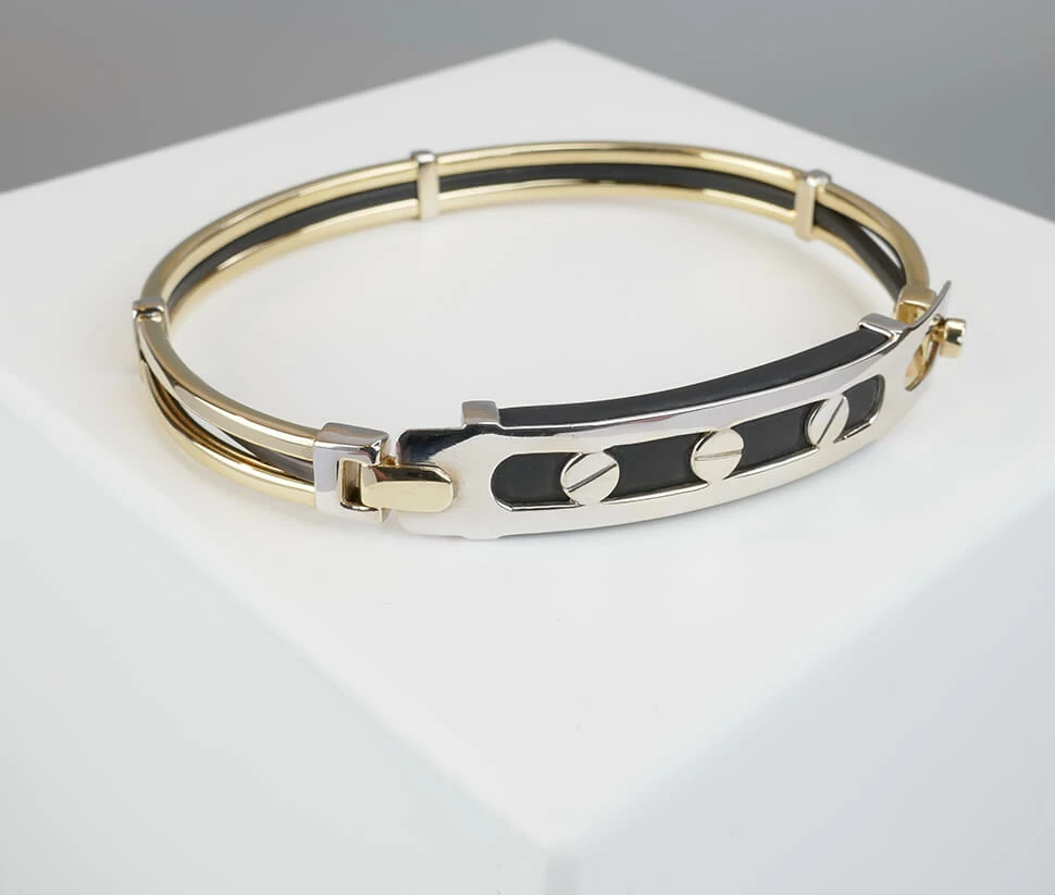 Gouden slavenarmband met leer