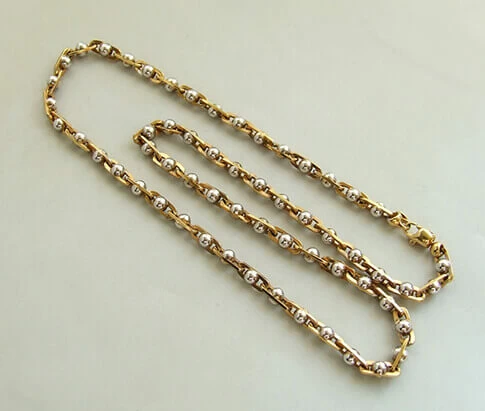 Gouden collier met wit gouden bolletjes