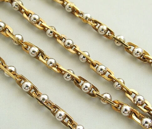 Gouden collier met wit gouden bolletjes