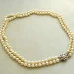 Parel collier met saffier en diamanten slot Parel collier met saffier en diamanten slot