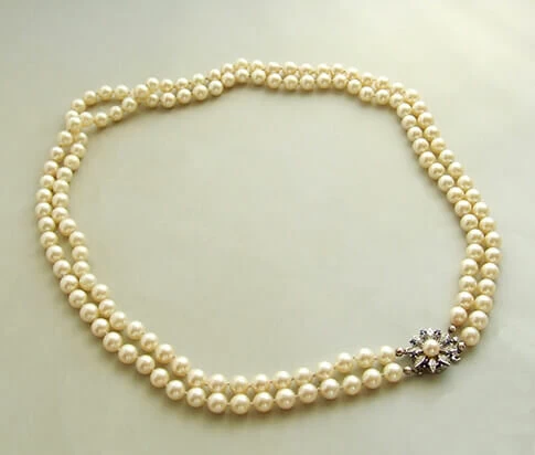 Parel collier met saffier en diamanten slot