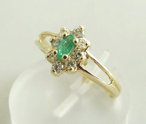 Gouden ring met smaragd en zirkonia
