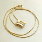 Gouden collier en hanger met diamanten Gouden collier en hanger met diamanten