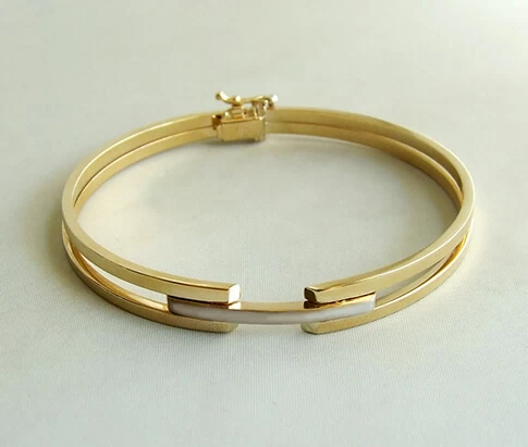 Christian gouden slavenarmband