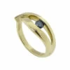 Geel gouden ring met blauwe diamant