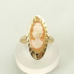 Geel gouden camee ring Geel gouden camee ring