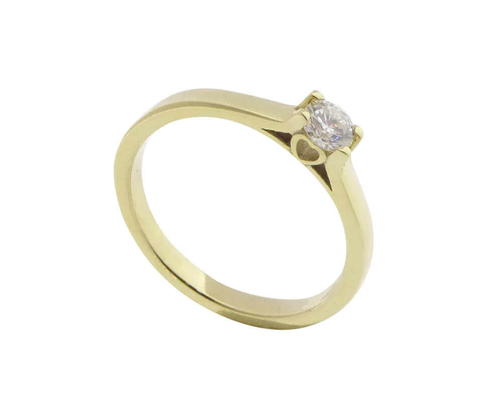 Geel gouden harten ring met diamant