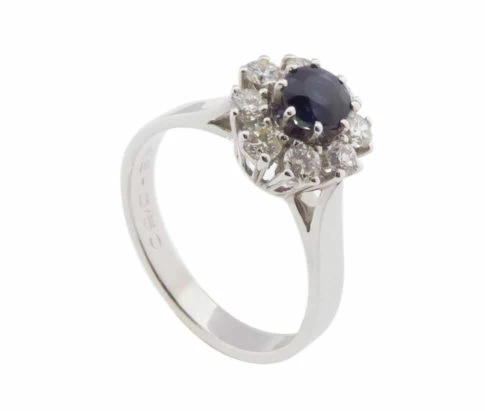 Wit gouden diamanten ring met saffier