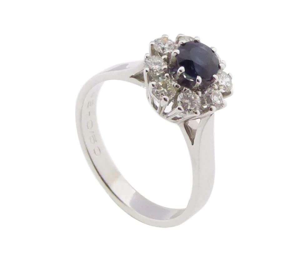 Wit gouden diamanten ring met saffier