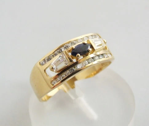 Gouden ring met saffier en zirkonia