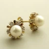 Gouden parel oorbellen met diamanten