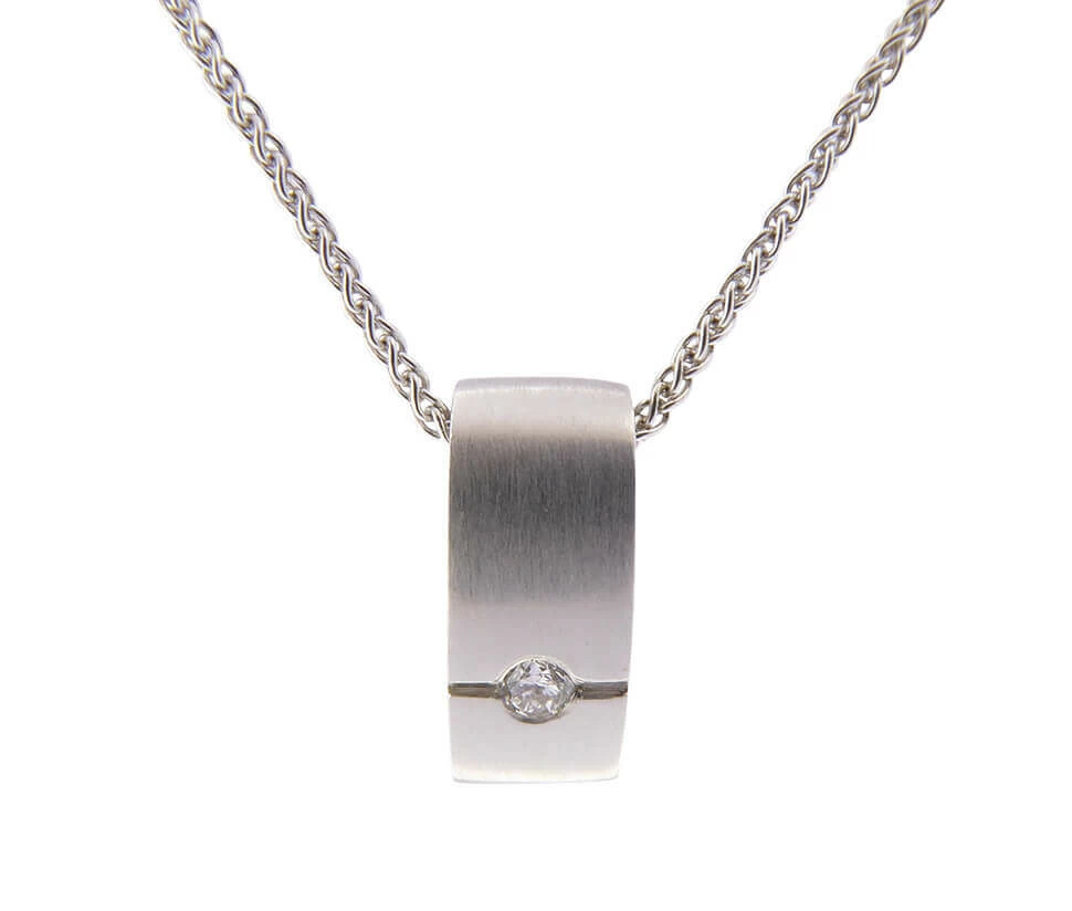 Wit gouden hanger met diamant