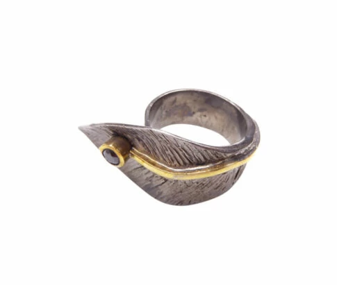 Zilveren blad ring met zwarte zirkonia