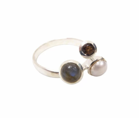 Zilveren ring met labradoriet en rookkwarts