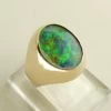 Gouden ring met opaal