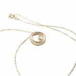 Geel gouden ketting met cirkel hanger Geel gouden ketting met cirkel hanger