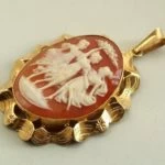 Gouden hanger met camee