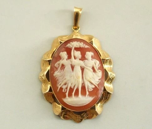 Gouden hanger met camee