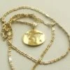 Gouden collier met wereldkaart hanger