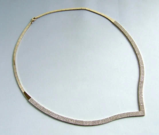 Gouden collier met zirkonia