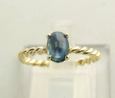 Gouden ring met saffier