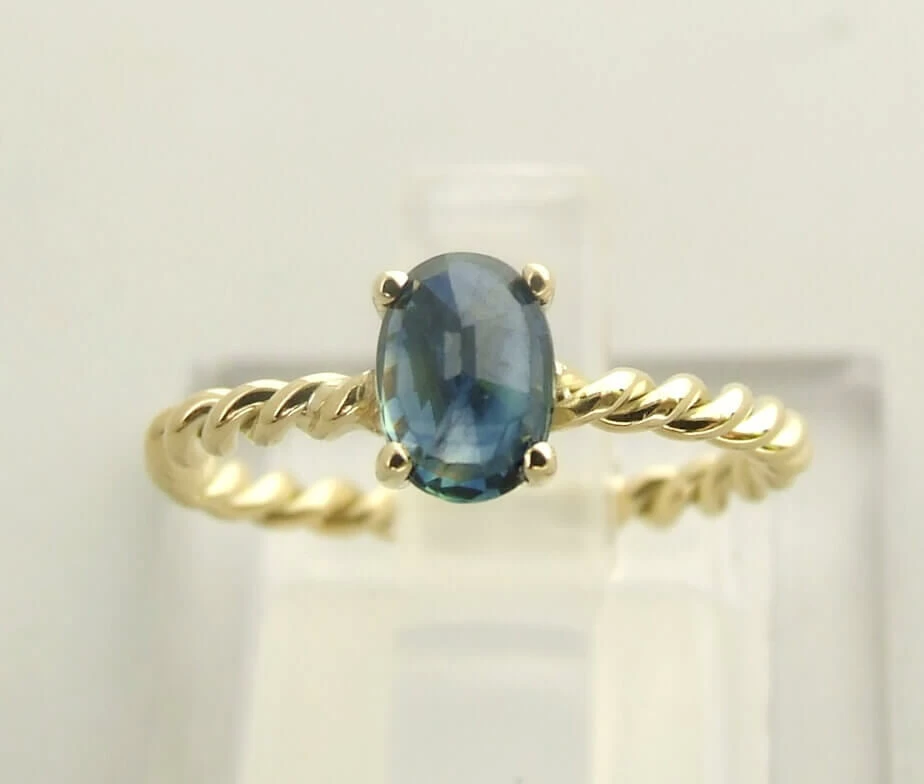 Gouden ring met saffier