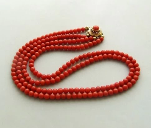 Collier bloedkoraal met gouden slot