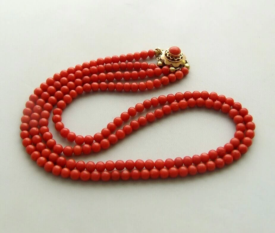 Collier bloedkoraal met gouden slot