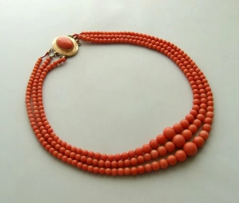 Collier met gouden slot