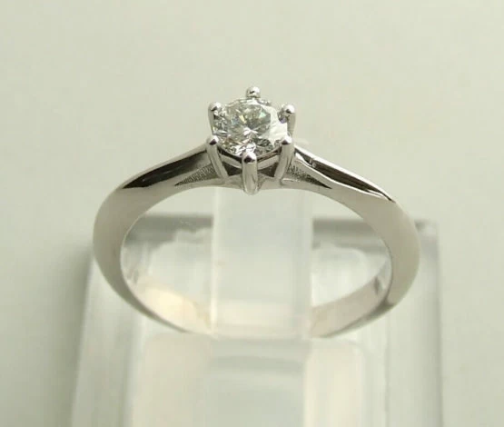 14 karaat ring met diamant 14 karaat ring met diamant