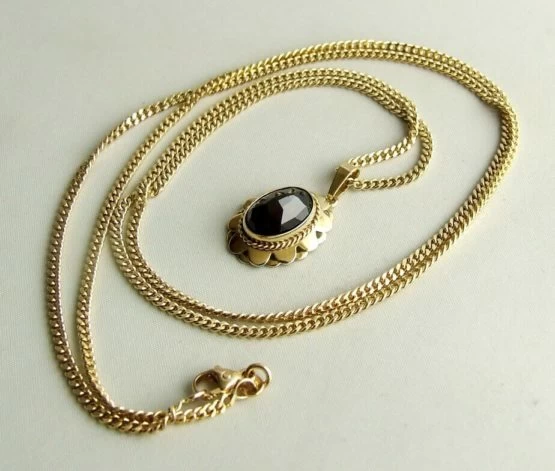 Gouden Collier En Hanger Met Granaat 2
