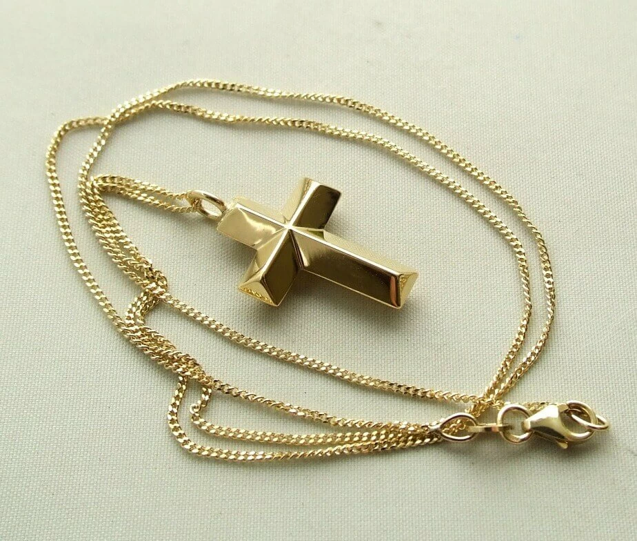 Gouden collier met kruis