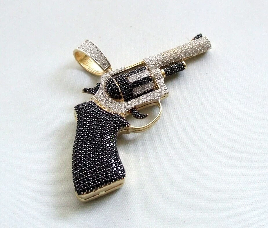 Geel gouden pistool hanger met zirkonia